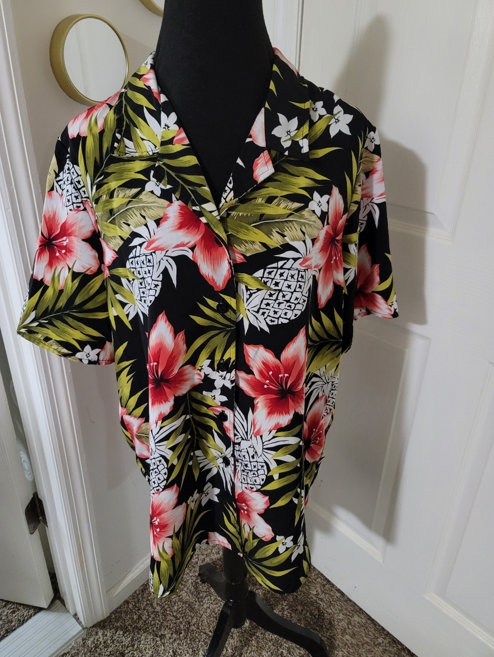 Maggie Sweet Hibiscus Women’s Black Tropical Floral Button-Up Shirt Hawaiian